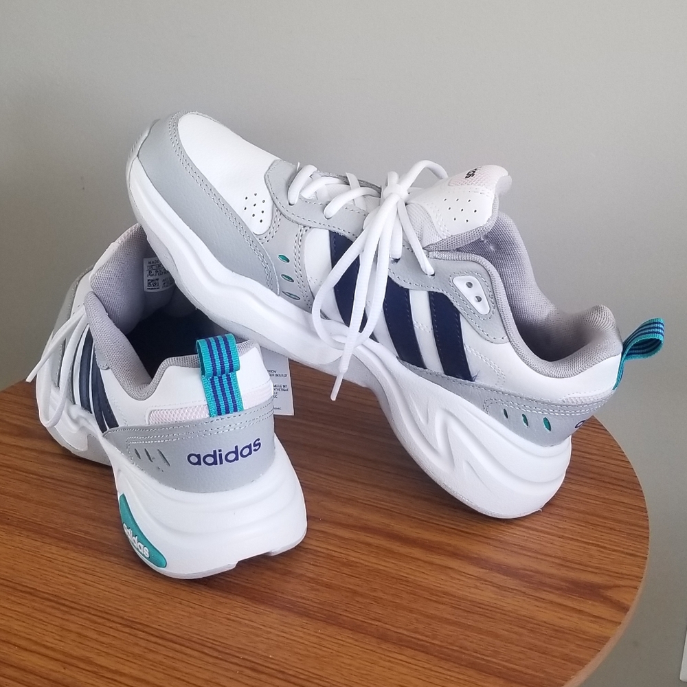 NWT ADIDAS WOMENS SNEAKERS